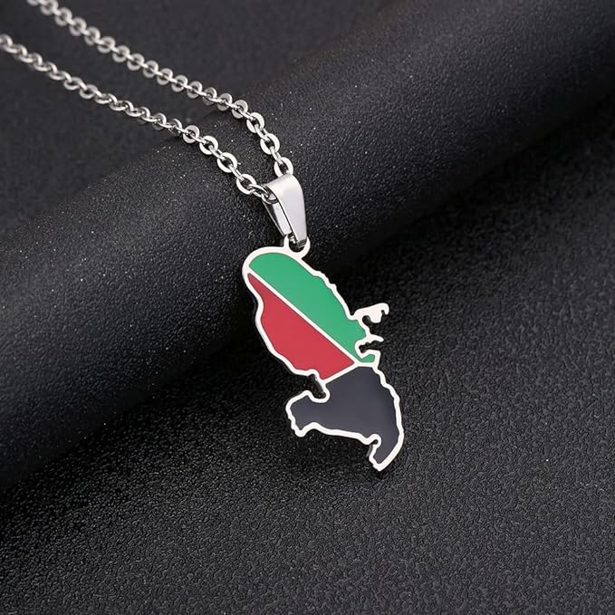Pendentif et Chaine Doré ou Argent Carte Martinique Rouge Vert Noir