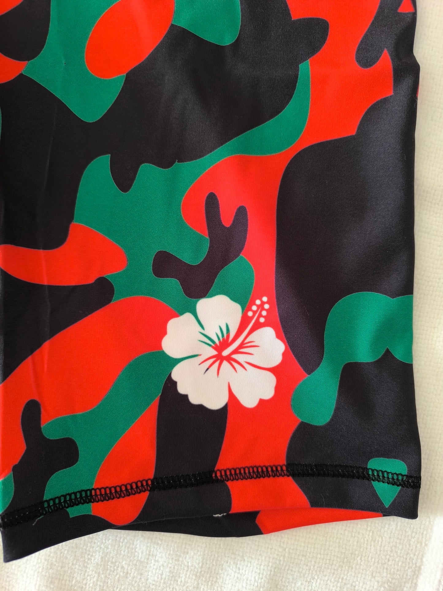 Short Cycliste Femme Martinique rouge vert noir