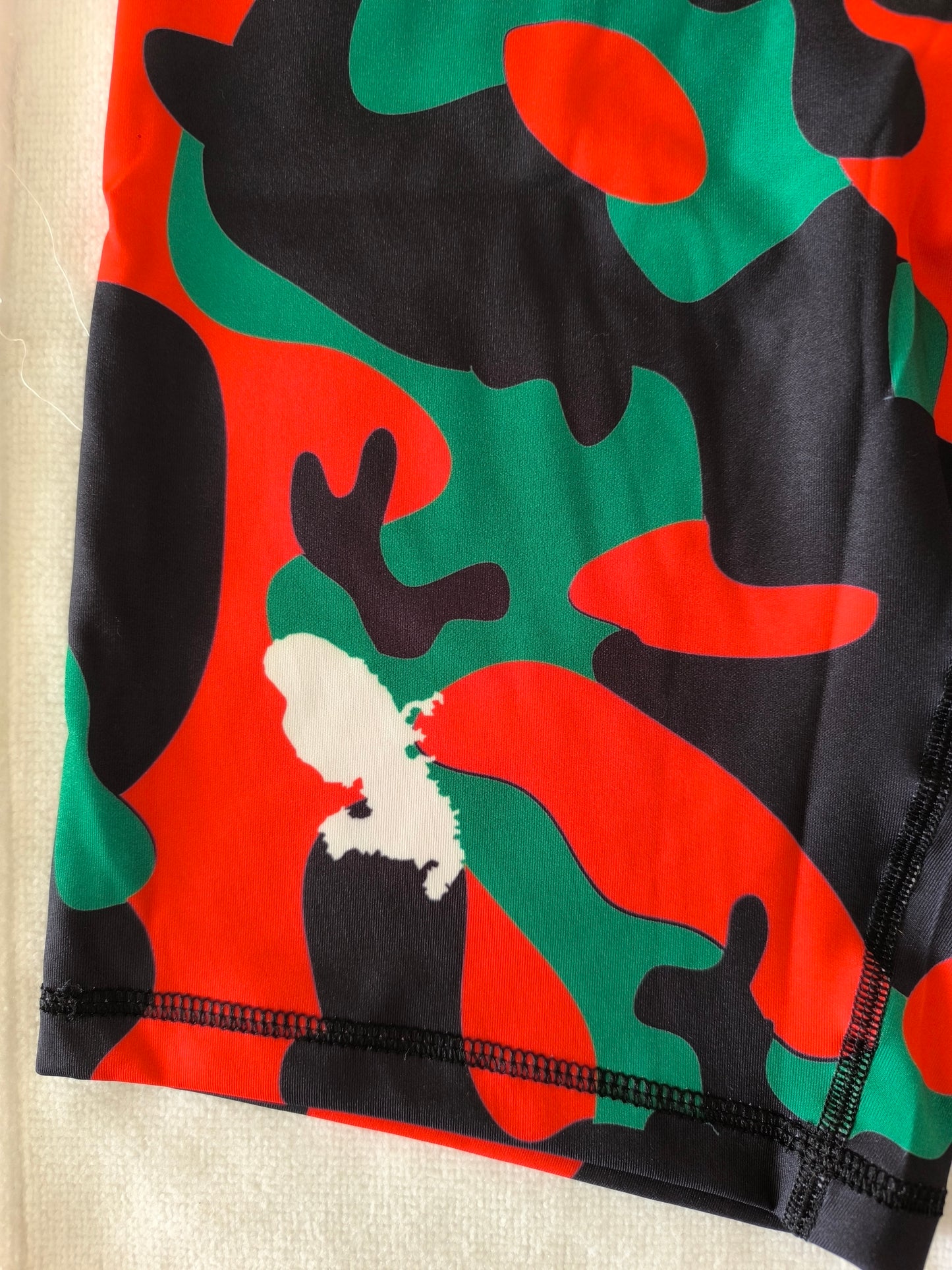 Short Cycliste Femme Martinique rouge vert noir