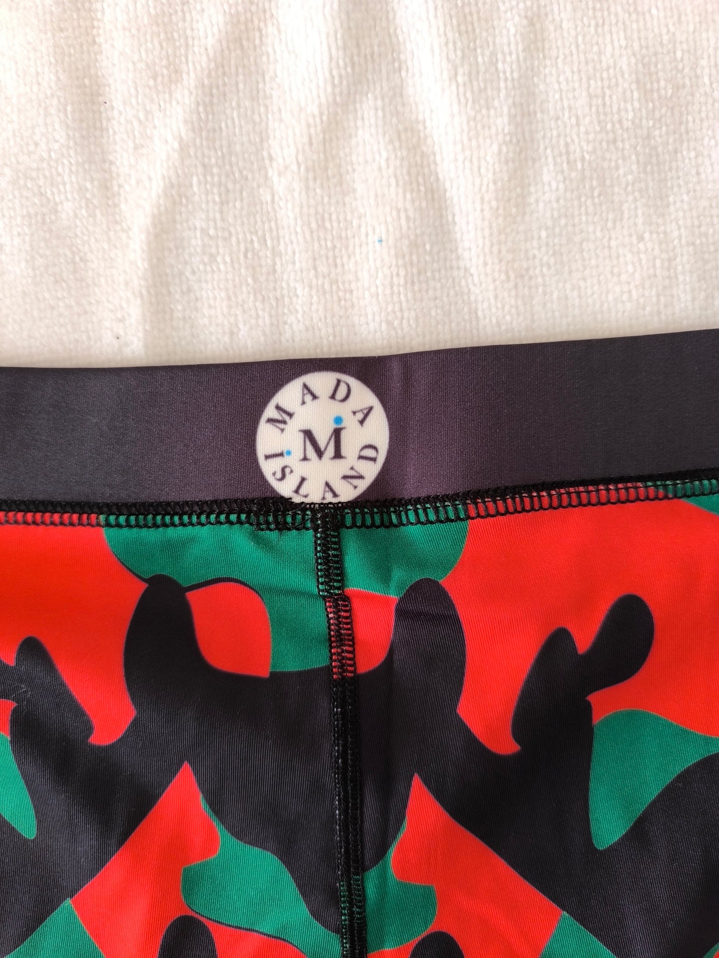 Short Cycliste Femme Martinique rouge vert noir