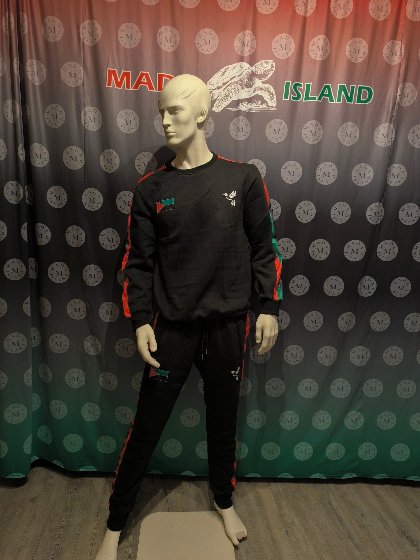 Ensemble NOIR Mixte martinique streetwear avec drapeau rouge vert noir