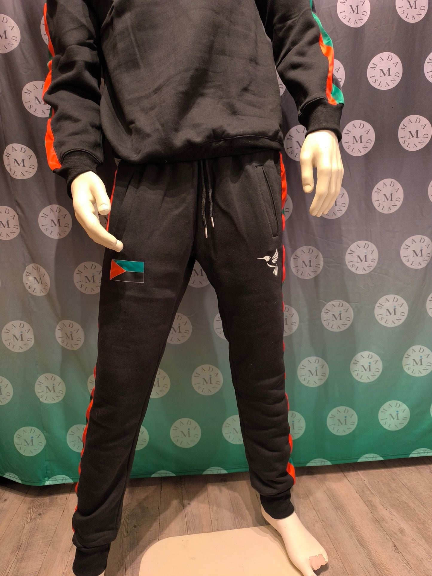 Ensemble NOIR Mixte martinique streetwear avec drapeau rouge vert noir
