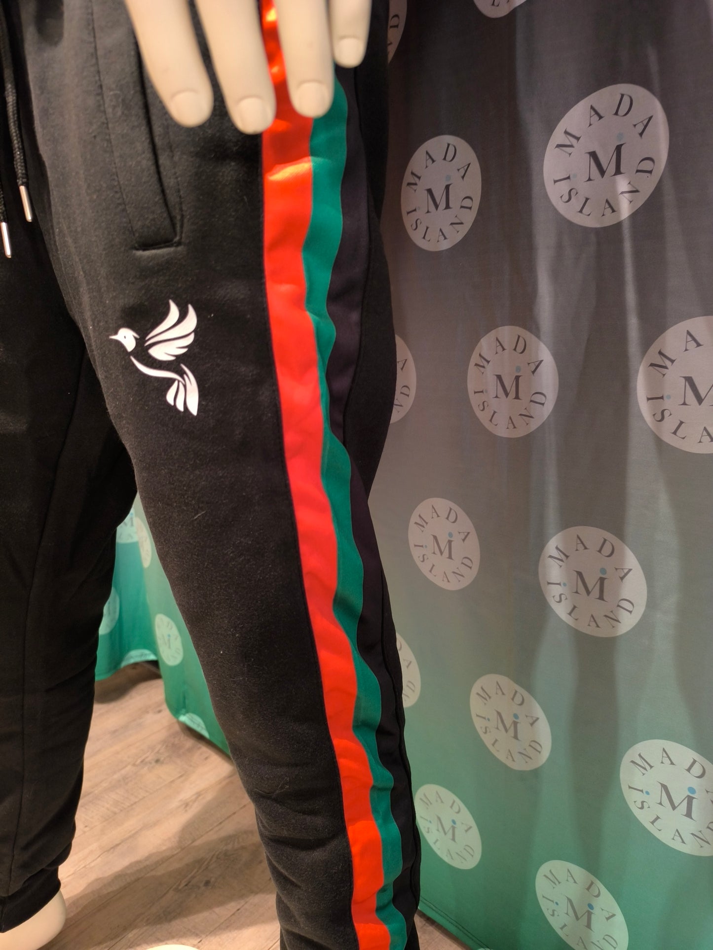 Ensemble NOIR Mixte martinique streetwear avec drapeau rouge vert noir