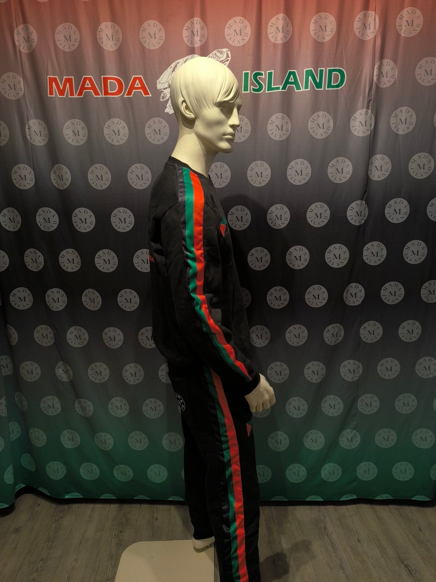 Ensemble NOIR Mixte martinique streetwear avec drapeau rouge vert noir