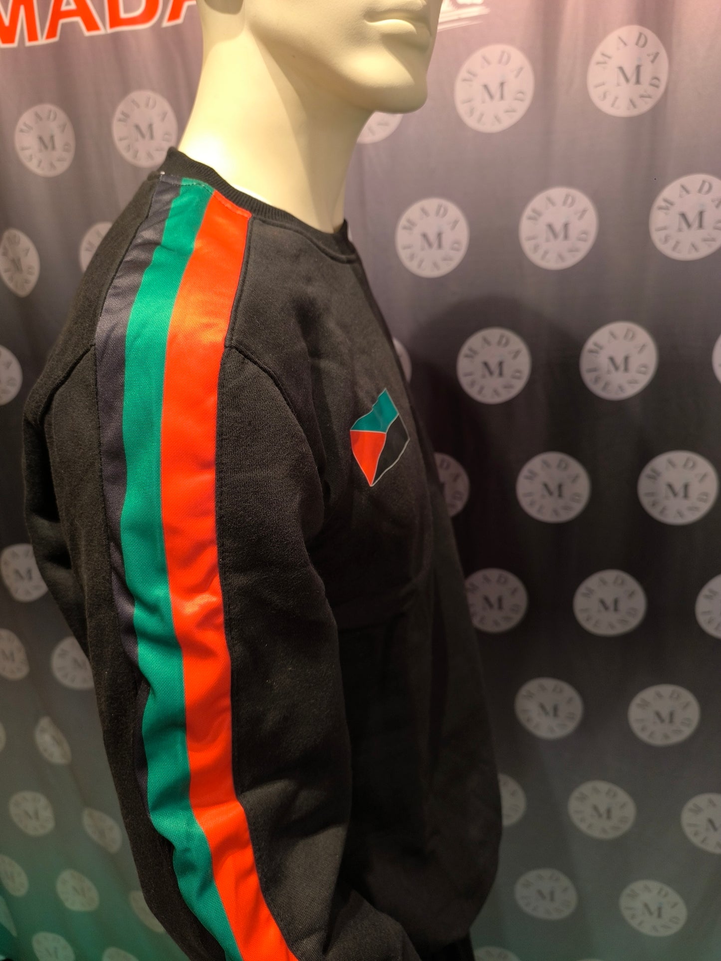 Ensemble NOIR Mixte martinique streetwear avec drapeau rouge vert noir