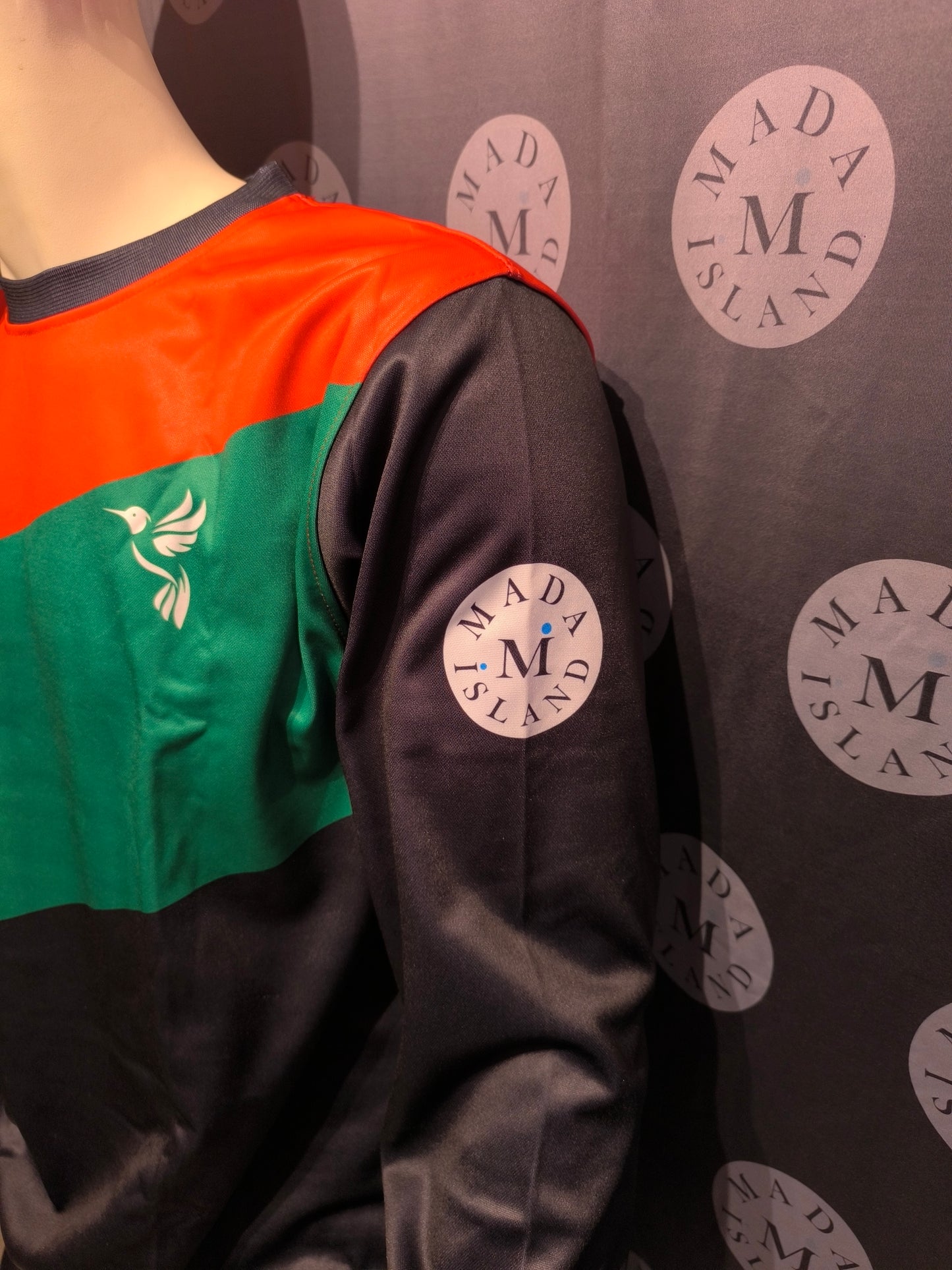 sweat manche longue sans capuche martinique rouge vert noir