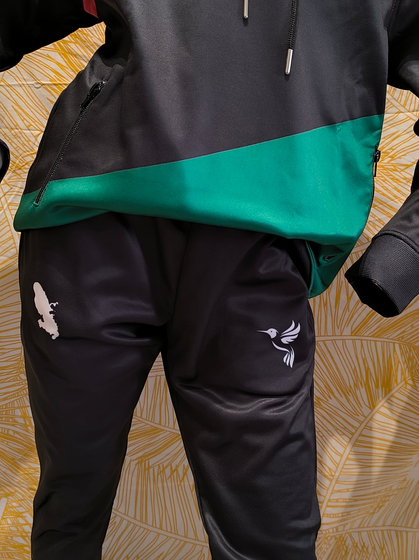 survêtement à capuche enfant martinique rouge vert noir