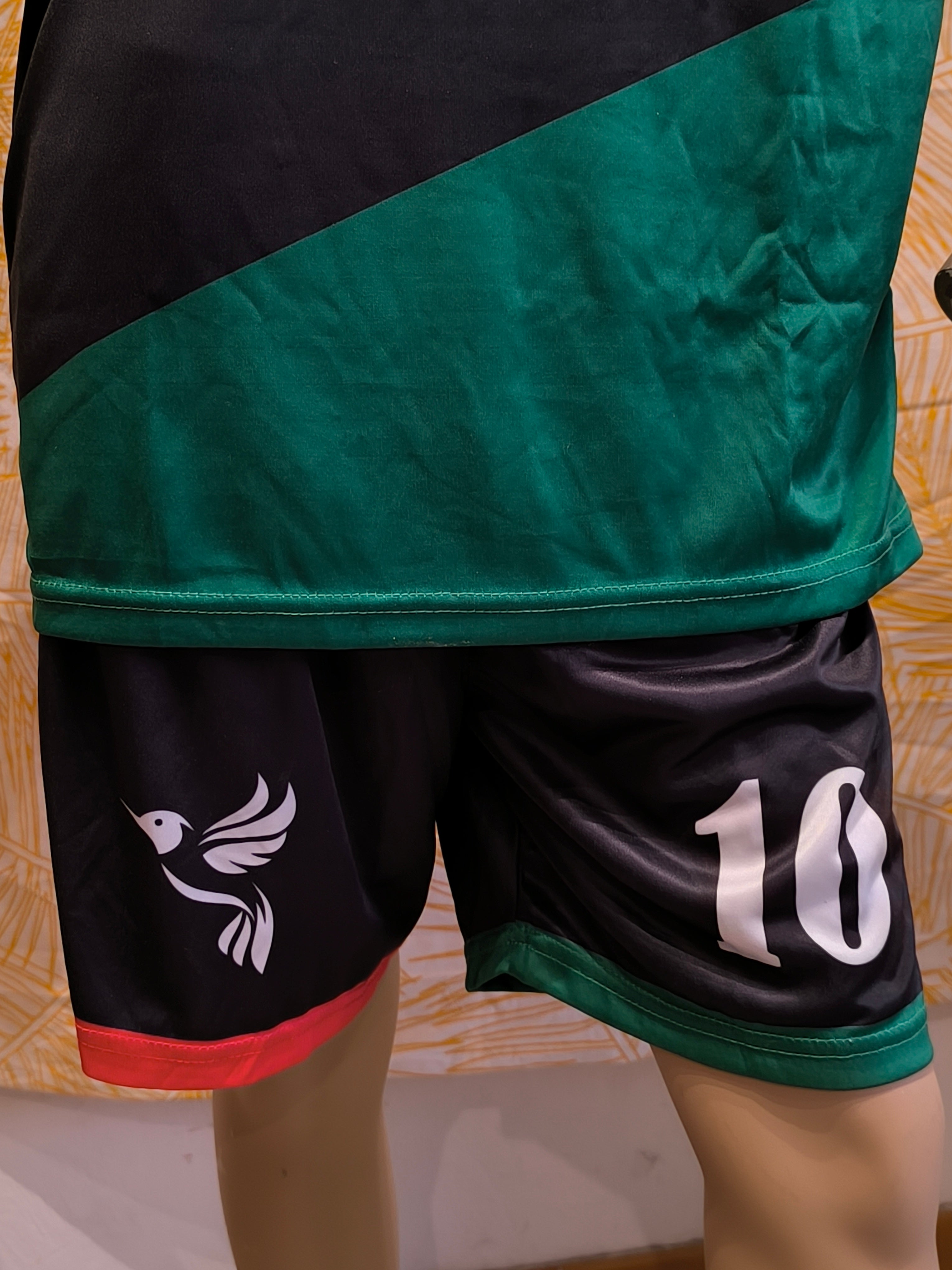 ensemble short et maillot foot enfant Martinique rouge vert noir Mada island