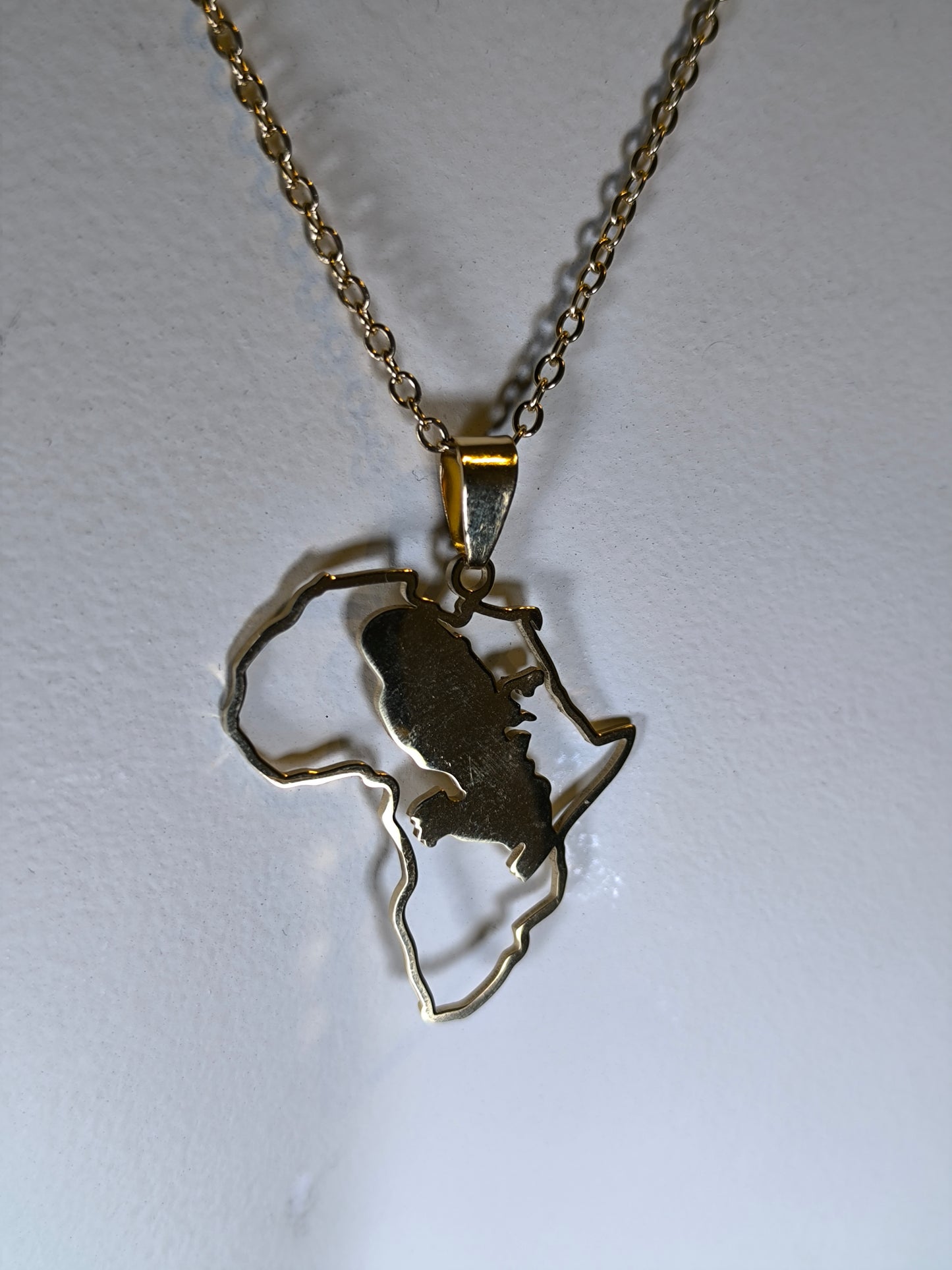 Pendentif et Chaine Doré ou Argent Carte Afrique avec Martinique 972