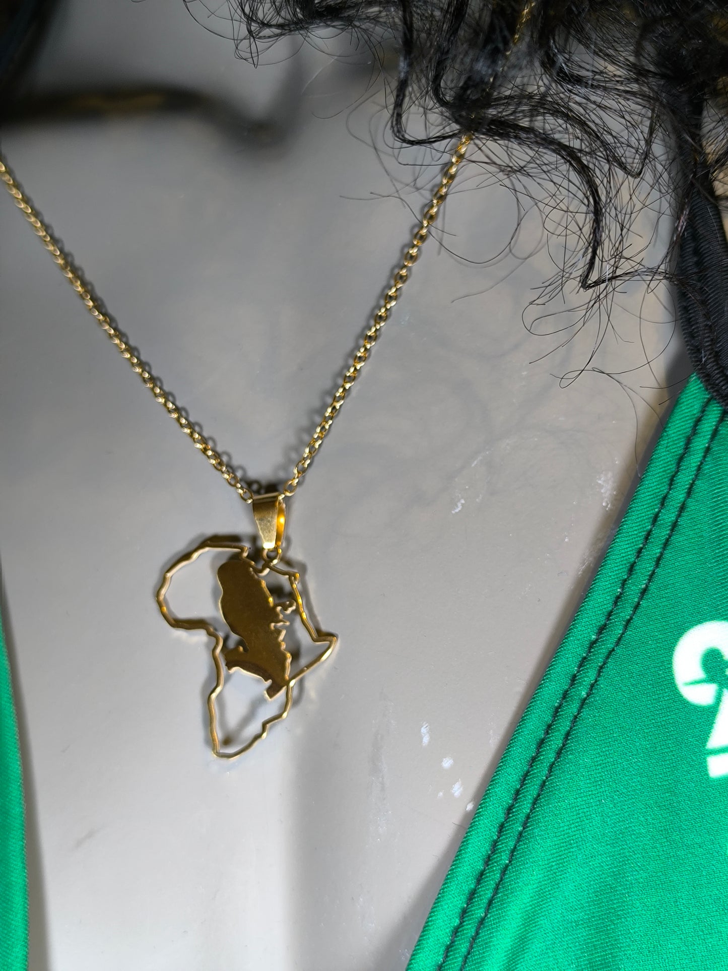 Pendentif et Chaine Doré ou Argent Carte Afrique avec Martinique 972