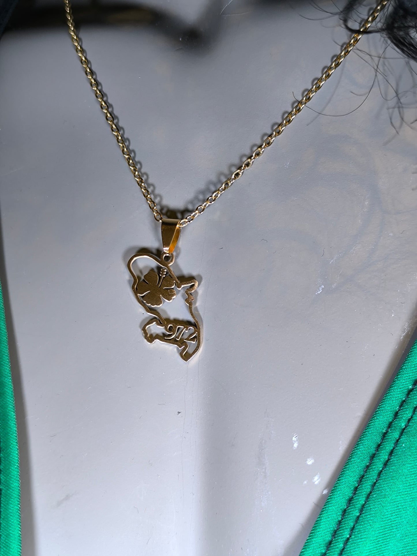 Pendentif et Chaine Doré ou Argent Carte Martinique 972