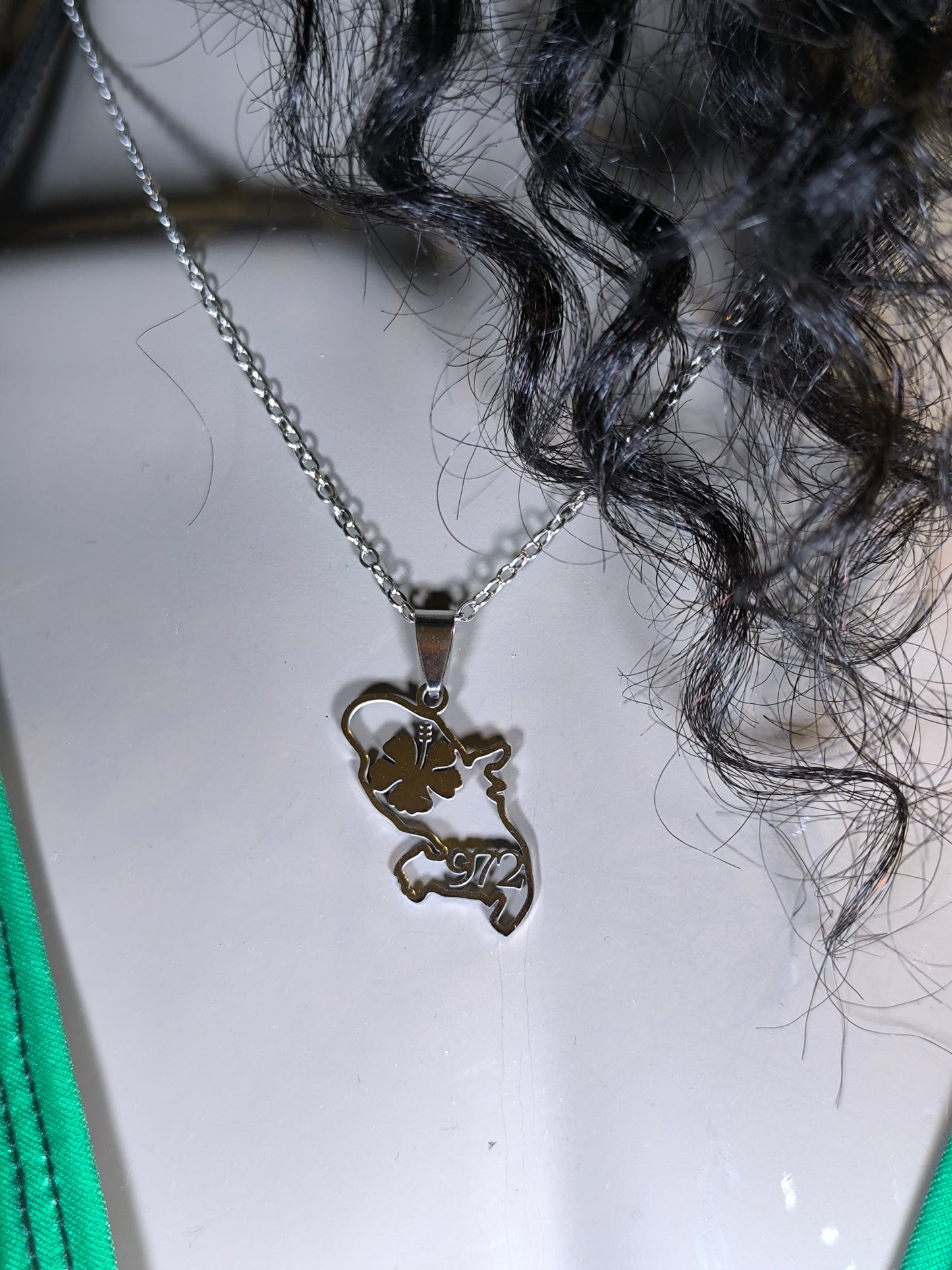 Pendentif et Chaine Doré ou Argent Carte Martinique 972