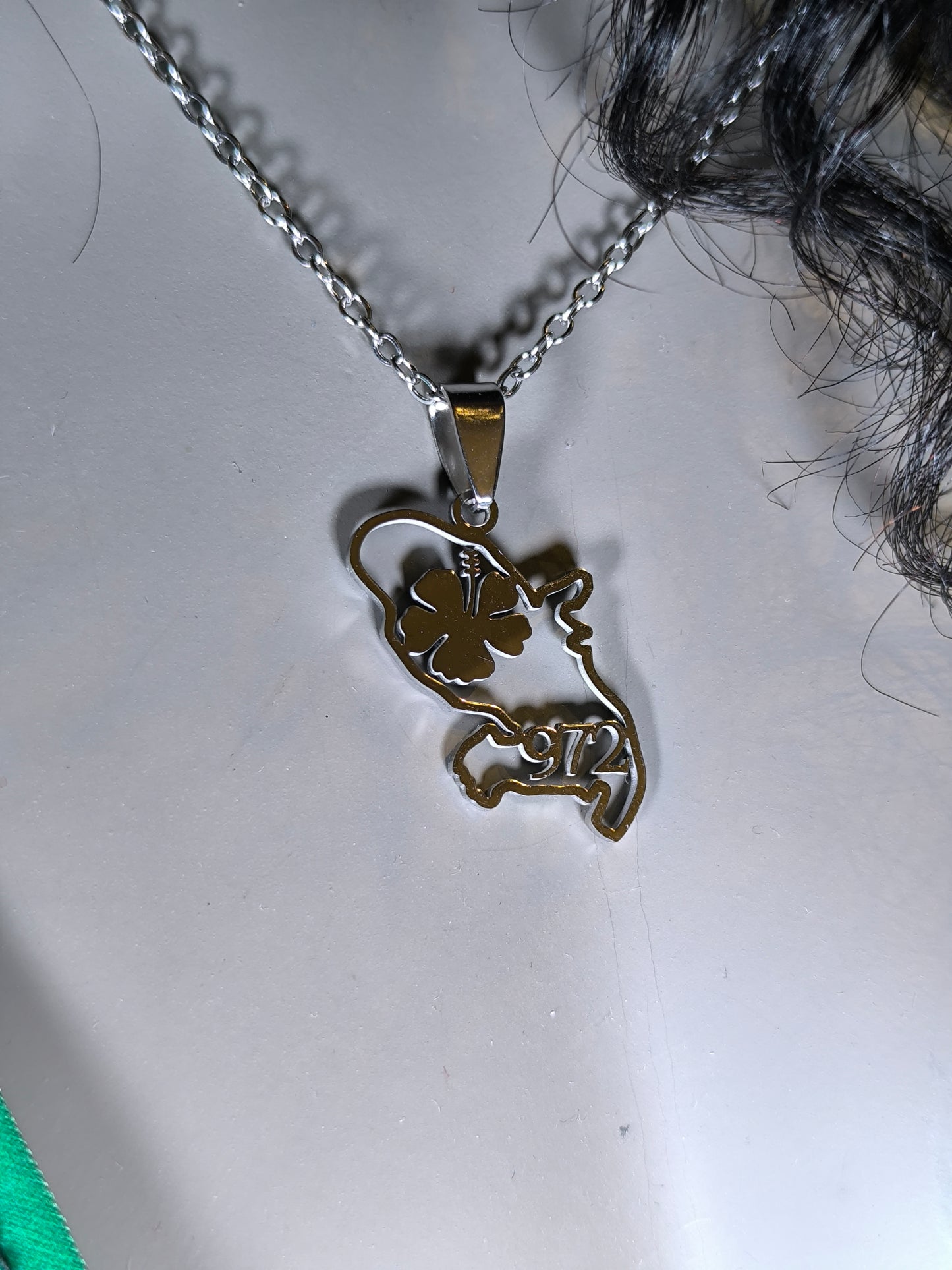 Pendentif et Chaine Doré ou Argent Carte Martinique 972