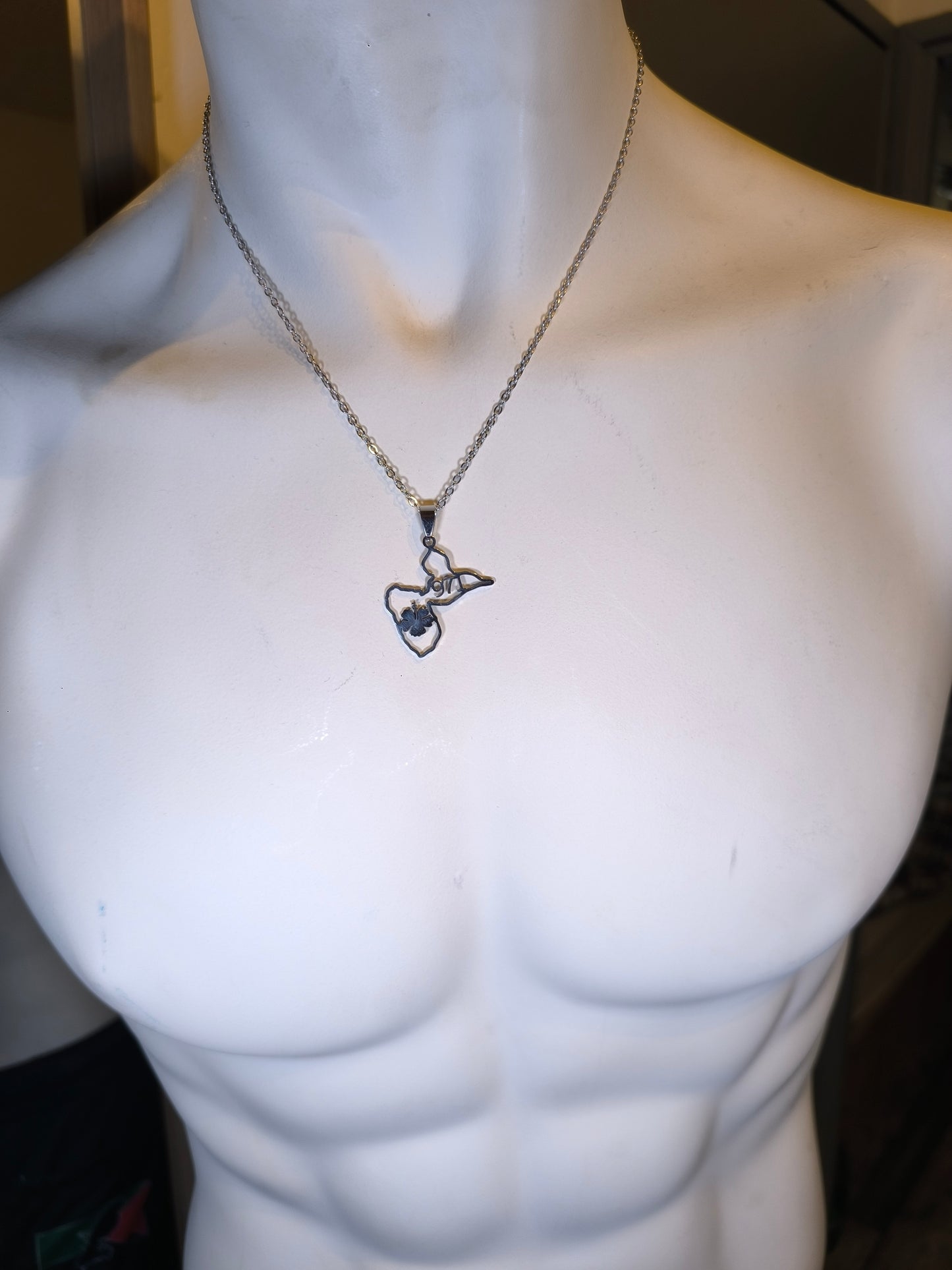 Pendentif et Chaine Doré ou Argent Carte guadeloupe 971