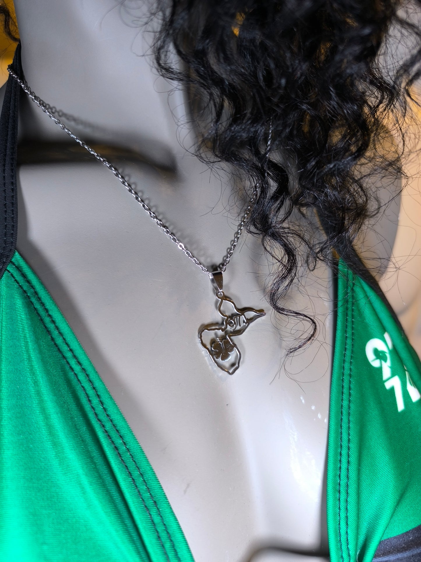 Pendentif et Chaine Doré ou Argent Carte guadeloupe 971