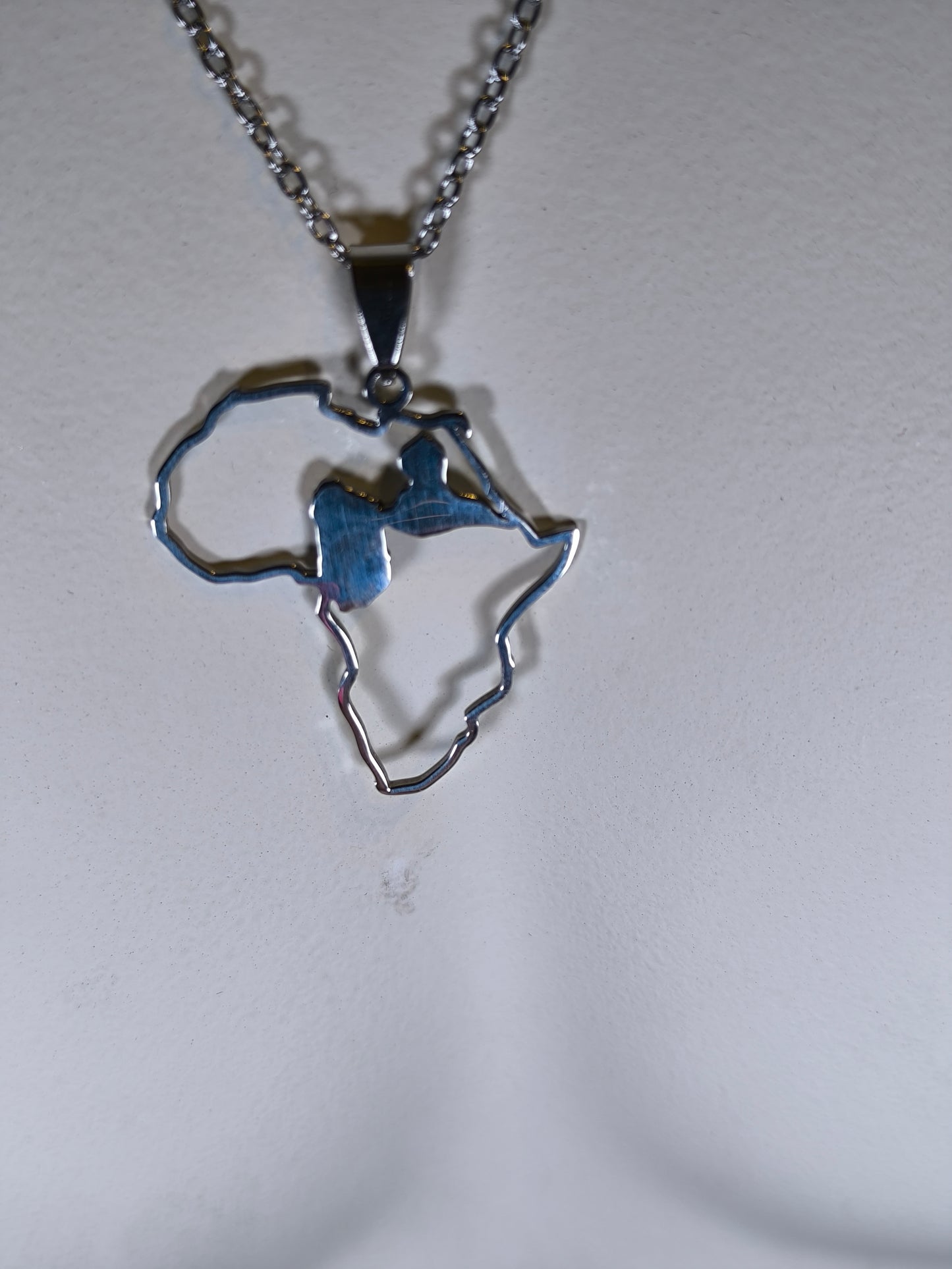Pendentif et Chaine Doré ou Argent Carte Afrique et guadeloupe 971