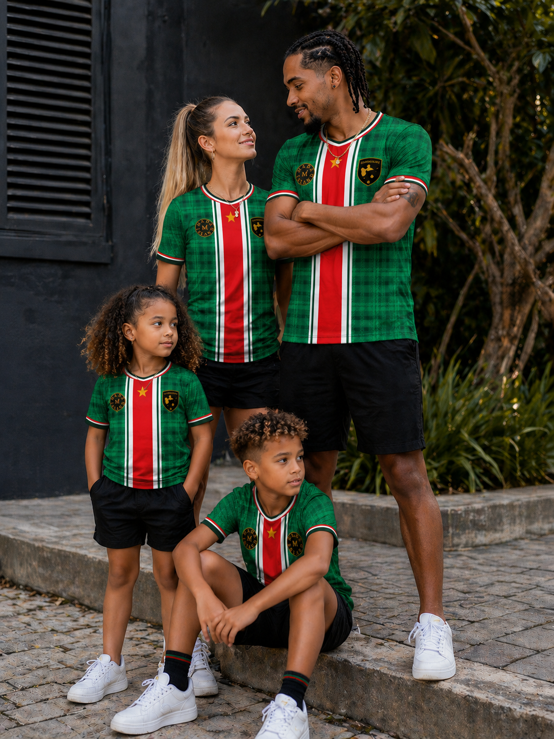 Collection Madras Signature Mada Island pour homme, femme et enfant inspirée de la Guadeloupe et du madras caribéen aux couleurs vert, blanc et rouge.