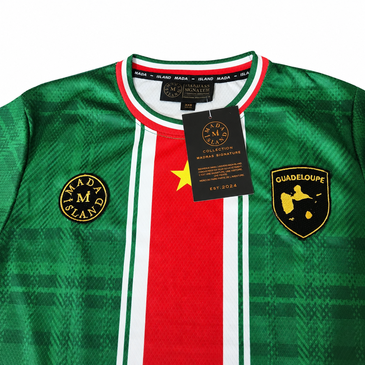 Maillot foot Madras Signature Mada Island pour homme, femme et enfant Guadeloupe de face logo et badge 