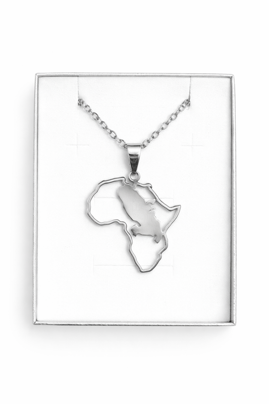 Pendentif et Chaine Doré ou Argent Carte Afrique avec Martinique 972