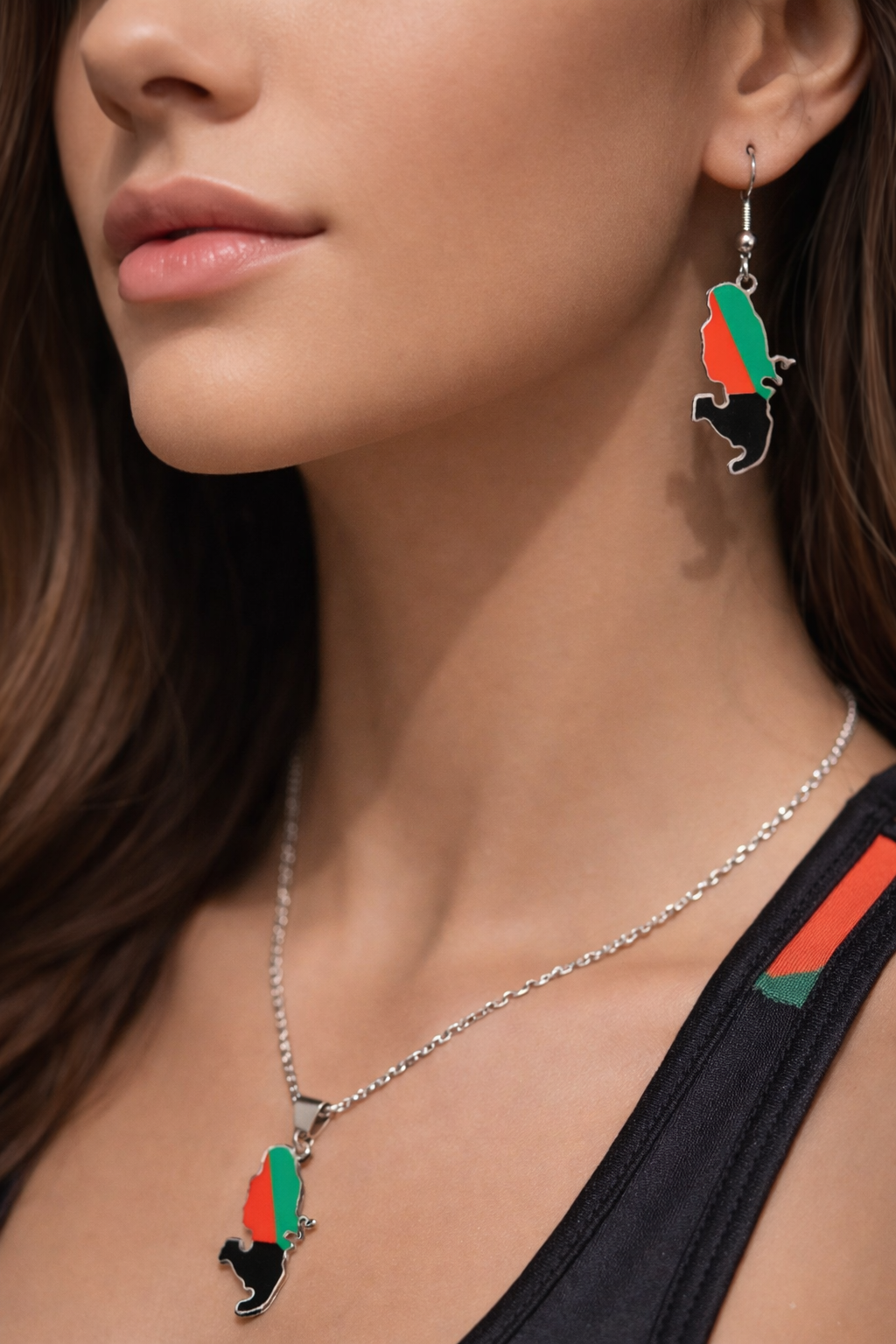 Parure Collier et Boucle d'Oreille Doré ou Argent Carte Martinique Rouge Vert Noir